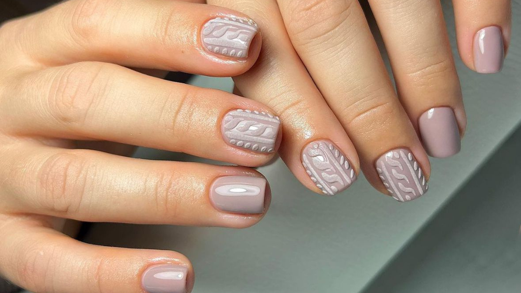 Patterns and textures in nail art