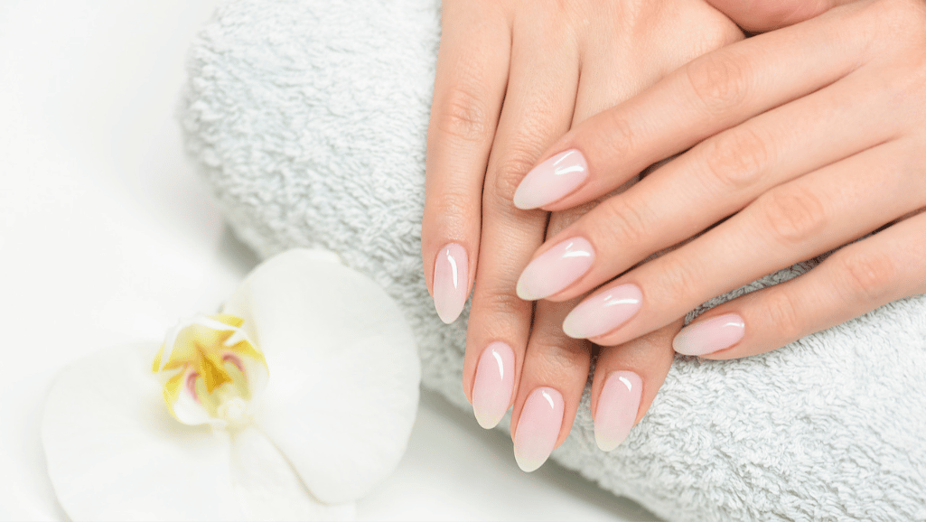 glossy top coat for soap-themed nails