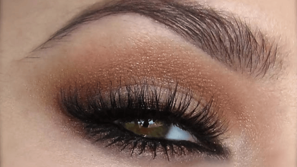 Flirty Winged Eyeliner Techniques