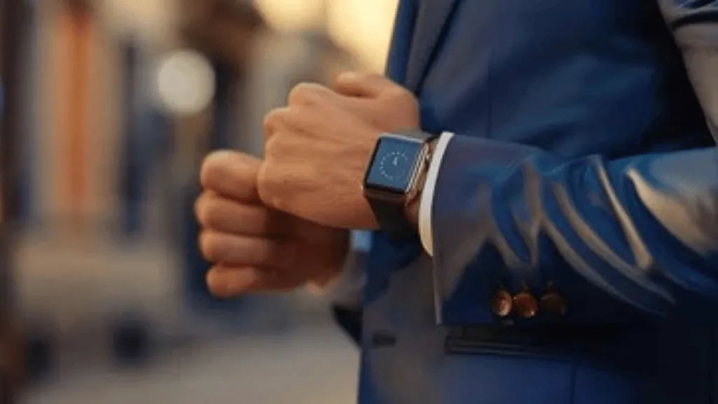 Elegant Men Looks Luxury Smartwatch for Modern Gentlemen