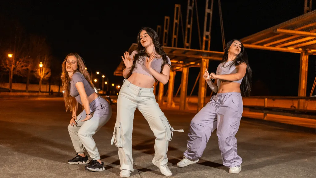 comfortable dance unitards and hip-hop clothing for women