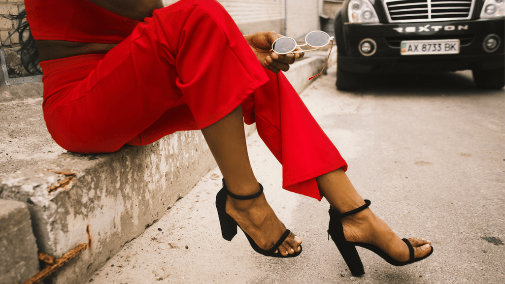 linen pant styling with sandals