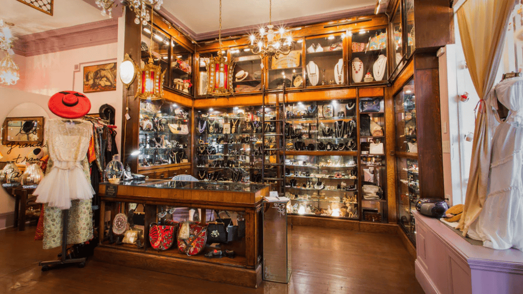 vintage inspired accessories