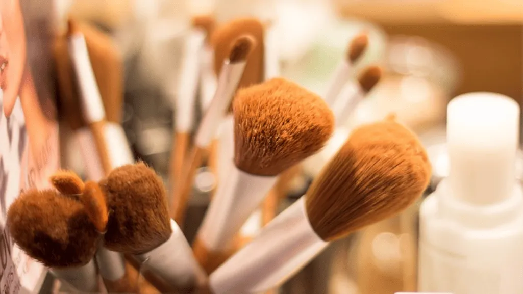 How to Prevent Bacteria in Makeup Brushes