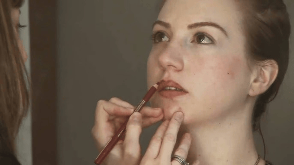 How to Properly Use a Sculpting Lip Pencil