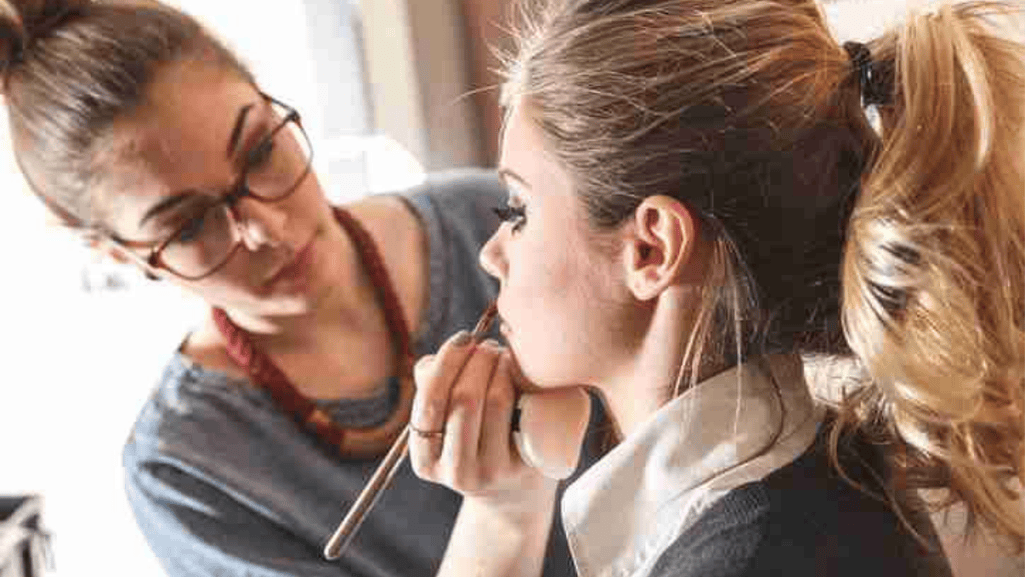 The Benefits of Makeup Artistry Courses and Beauty School Programs