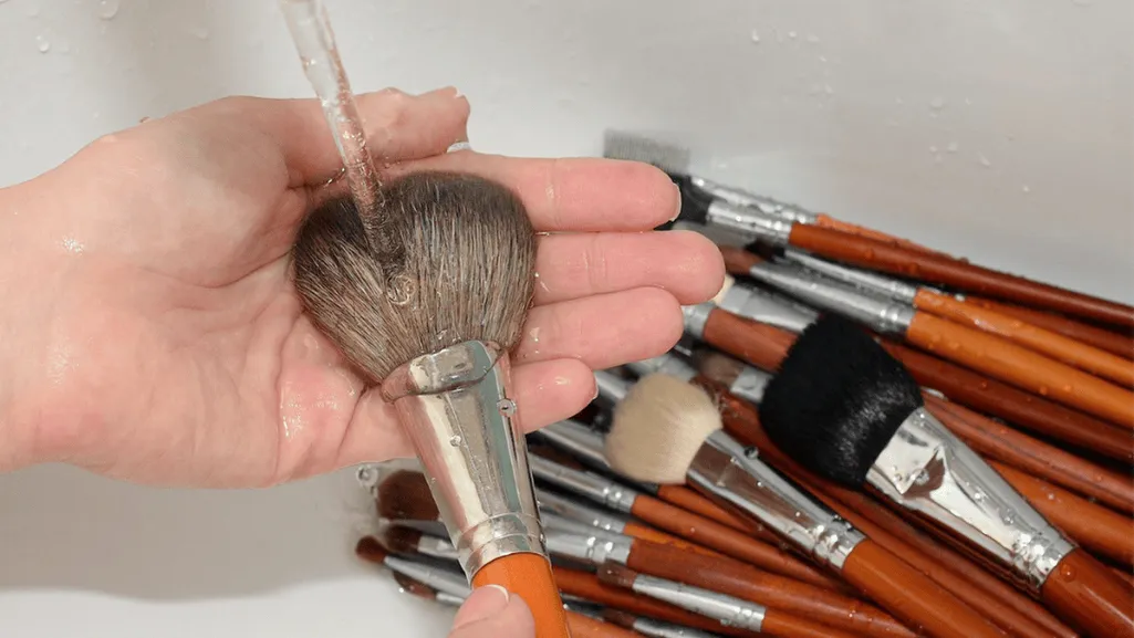 how to clean makeup brushes