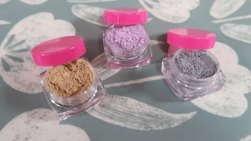 eyeshadow ingredient mix