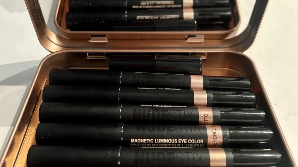 eyeshadow stick