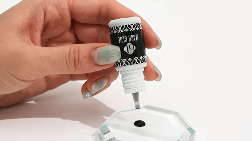 lash extension adhesives