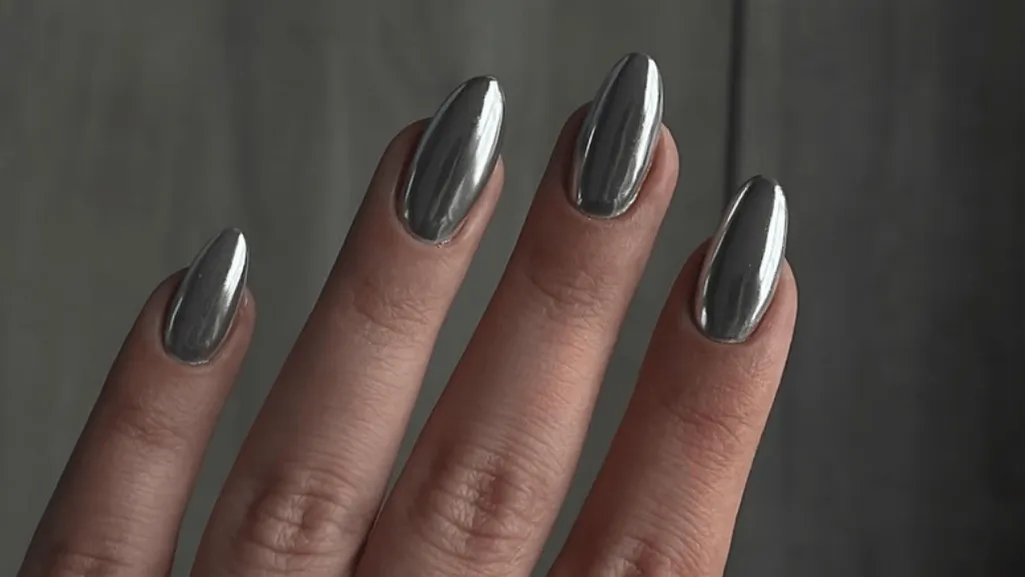 silver mirror nails
